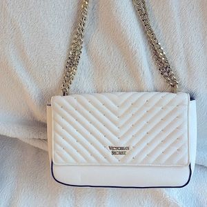 Victoria secret hand bag. Never use. Very spacious and stylist